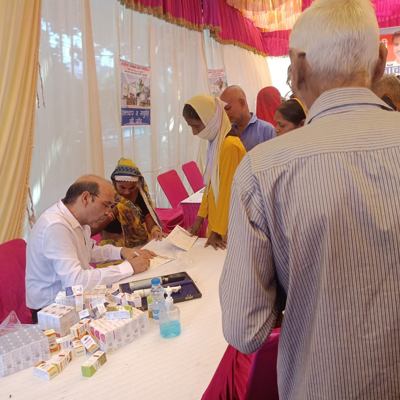 Free Eye Camp Serves Over 200 Residents in Pitampura, Promotes Vision and Health Awareness